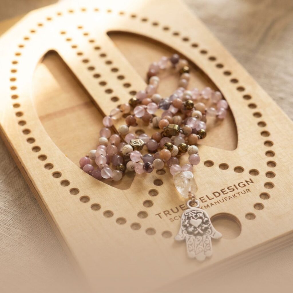 Prana-Place-Yoga-Köln-Klettenberg-Sülz-Workshops-Kurse-Yogalehrer-Ausbildung-Workshop-Event-Kundalini-Vinyasa-Yin-Yoga-Mala-Mala-Workshop-knüpfen